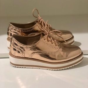 Rose gold sneakers 🌸🌸